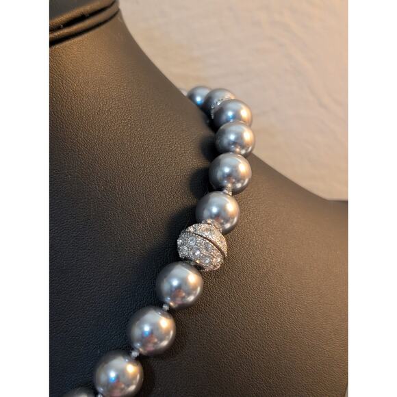 Glass Gray Pearl Rhinestone Rondelle Magnetic Ball Clasp Necklace & Earring Set - Picture 4 of 6